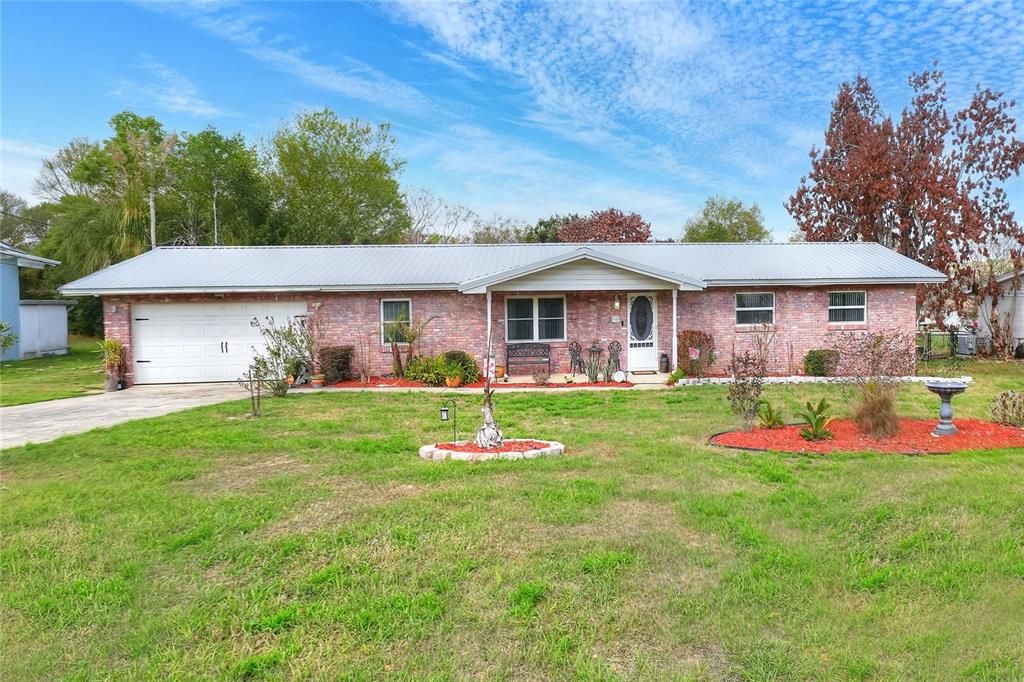 For Sale: $389,000 (3 beds, 2 baths, 1560 Square Feet)