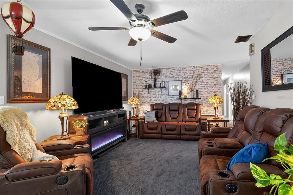 For Sale: $389,000 (3 beds, 2 baths, 1560 Square Feet)