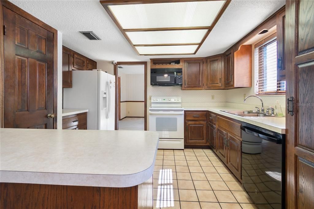 En Venta: $679,900 (4 camas, 3 baños, 2894 Pies cuadrados)