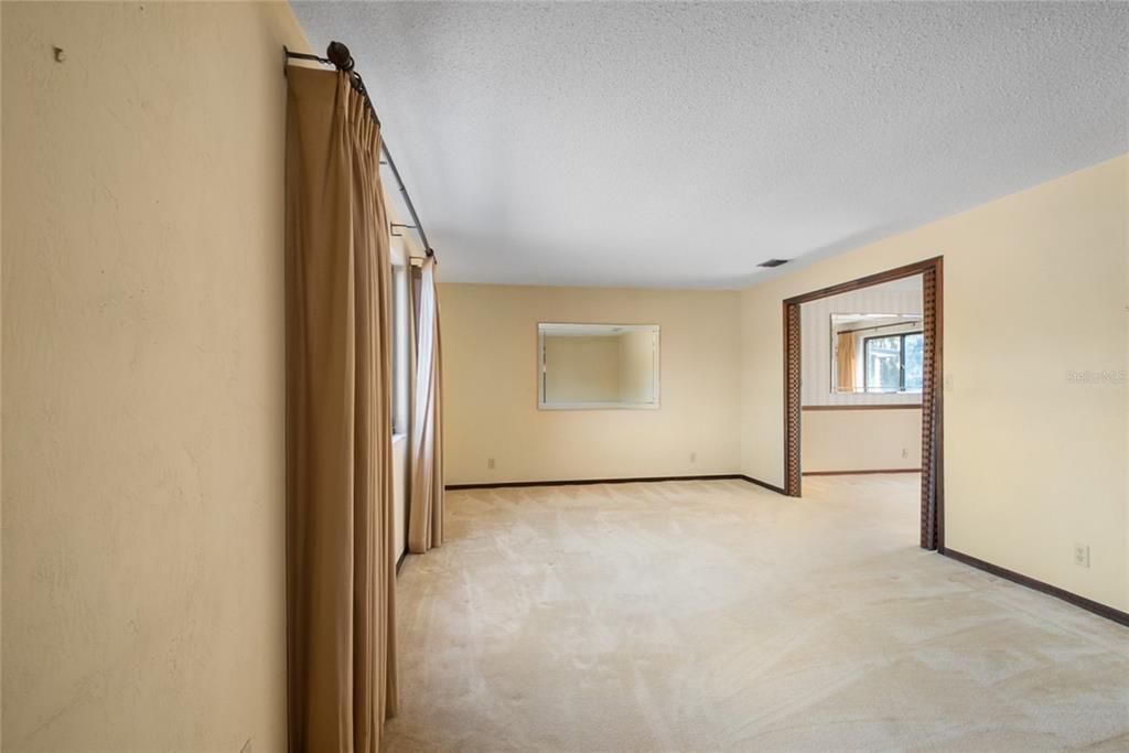 En Venta: $679,900 (4 camas, 3 baños, 2894 Pies cuadrados)