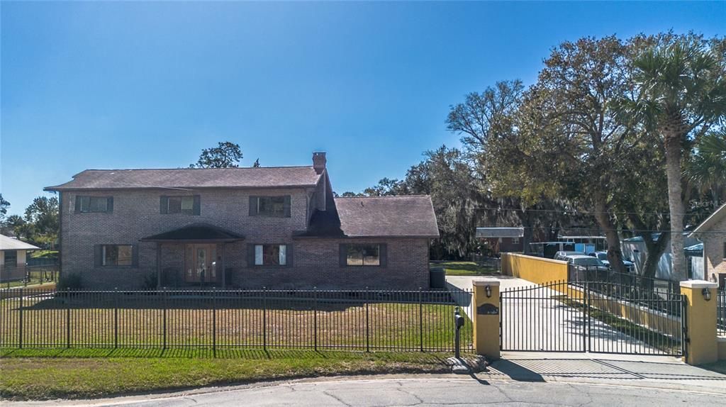 En Venta: $679,900 (4 camas, 3 baños, 2894 Pies cuadrados)