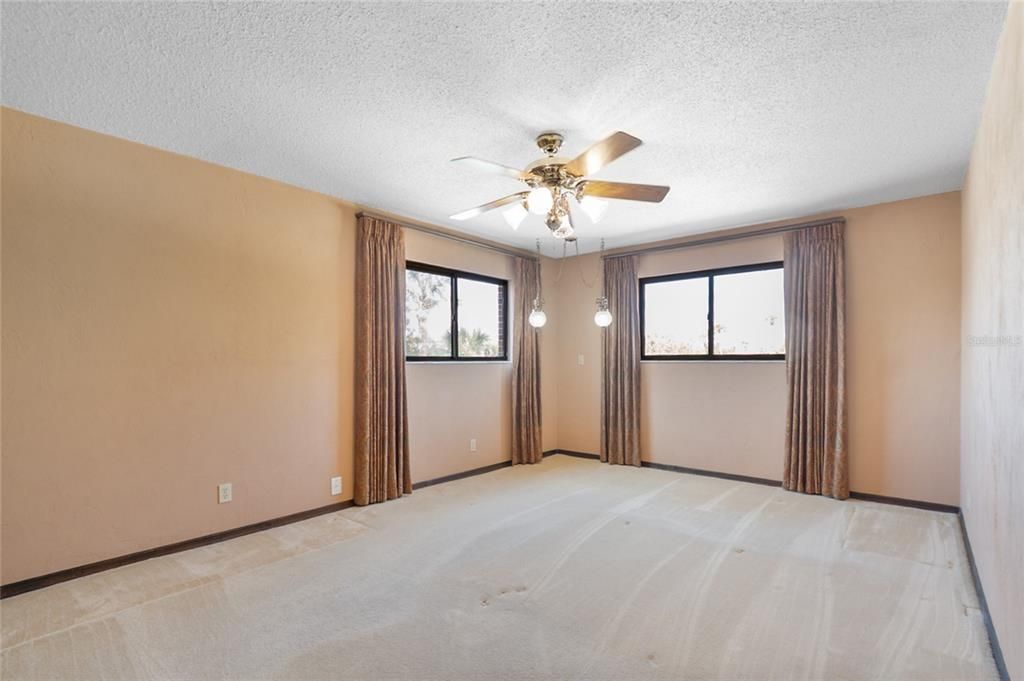 En Venta: $679,900 (4 camas, 3 baños, 2894 Pies cuadrados)