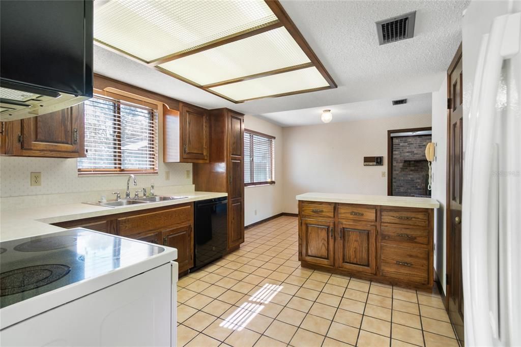 En Venta: $679,900 (4 camas, 3 baños, 2894 Pies cuadrados)