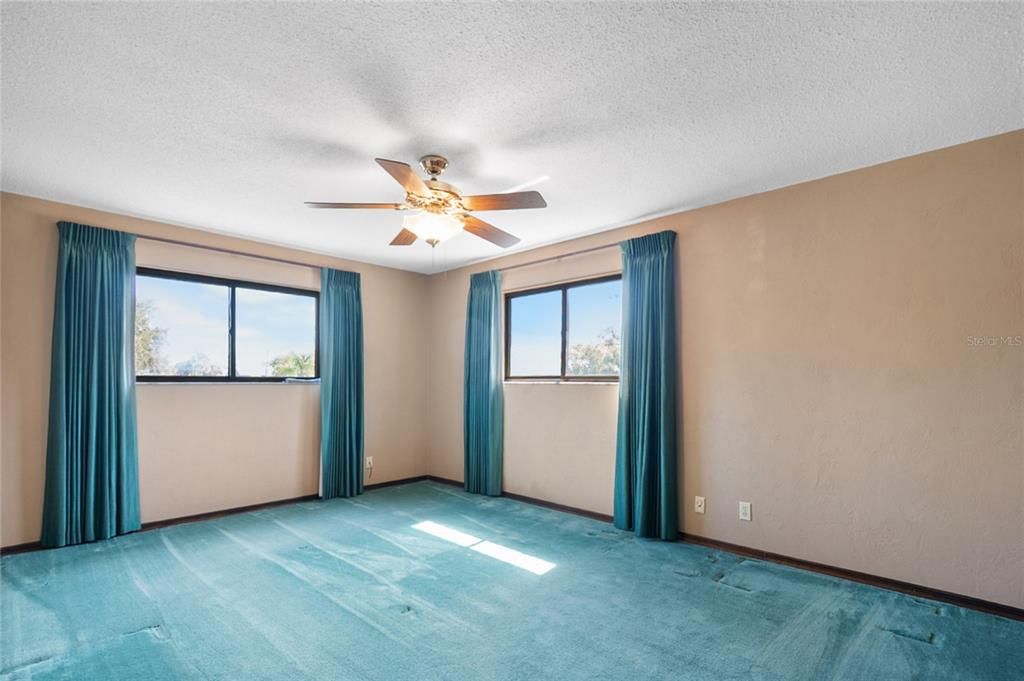 En Venta: $679,900 (4 camas, 3 baños, 2894 Pies cuadrados)