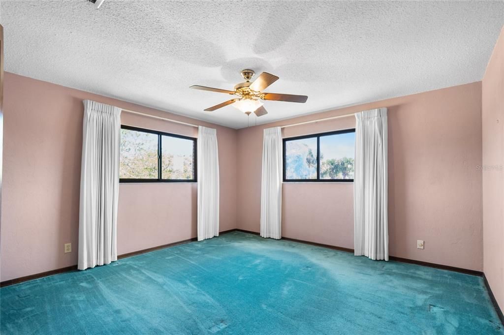 En Venta: $679,900 (4 camas, 3 baños, 2894 Pies cuadrados)