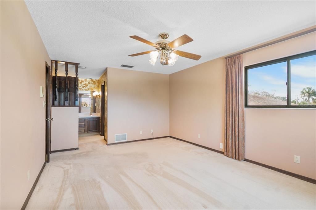 En Venta: $679,900 (4 camas, 3 baños, 2894 Pies cuadrados)