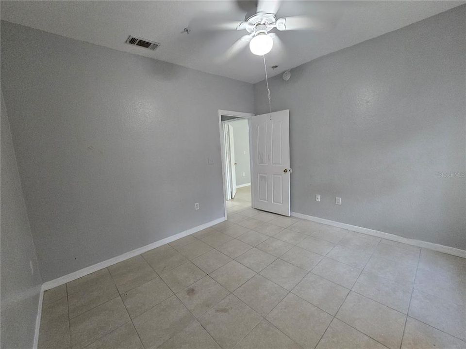 Active With Contract: $1,599 (2 beds, 1 baths, 901 Square Feet)