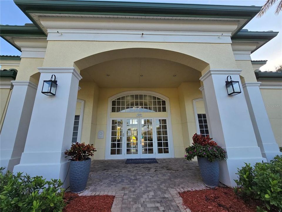 Active With Contract: $1,599 (2 beds, 1 baths, 901 Square Feet)
