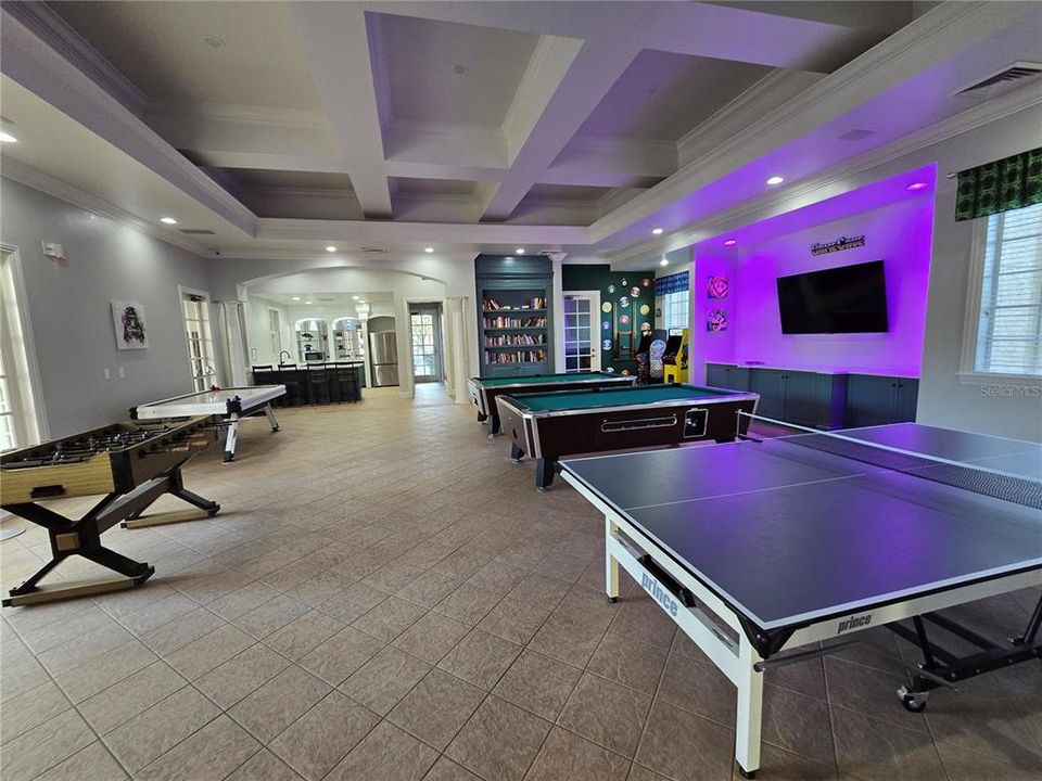 Active With Contract: $1,599 (2 beds, 1 baths, 901 Square Feet)