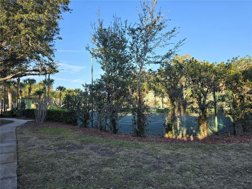 Active With Contract: $1,599 (2 beds, 1 baths, 901 Square Feet)