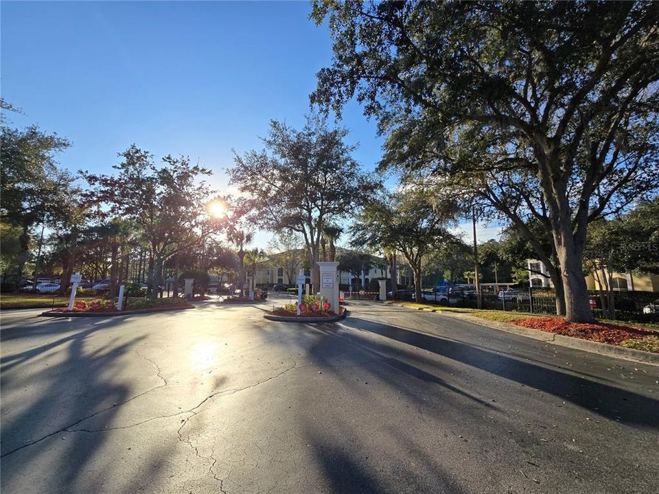 Active With Contract: $1,599 (2 beds, 1 baths, 901 Square Feet)