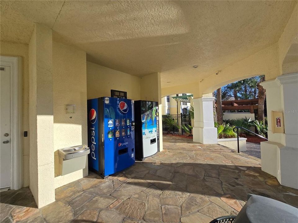 Active With Contract: $1,599 (2 beds, 1 baths, 901 Square Feet)