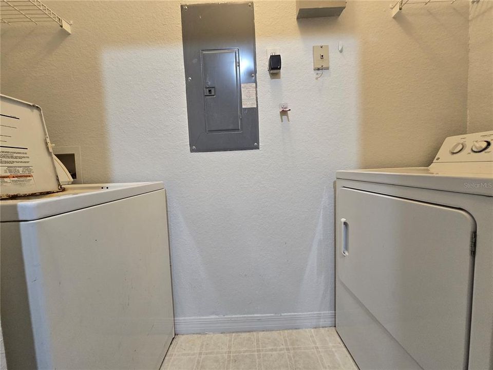 Active With Contract: $1,599 (2 beds, 1 baths, 901 Square Feet)