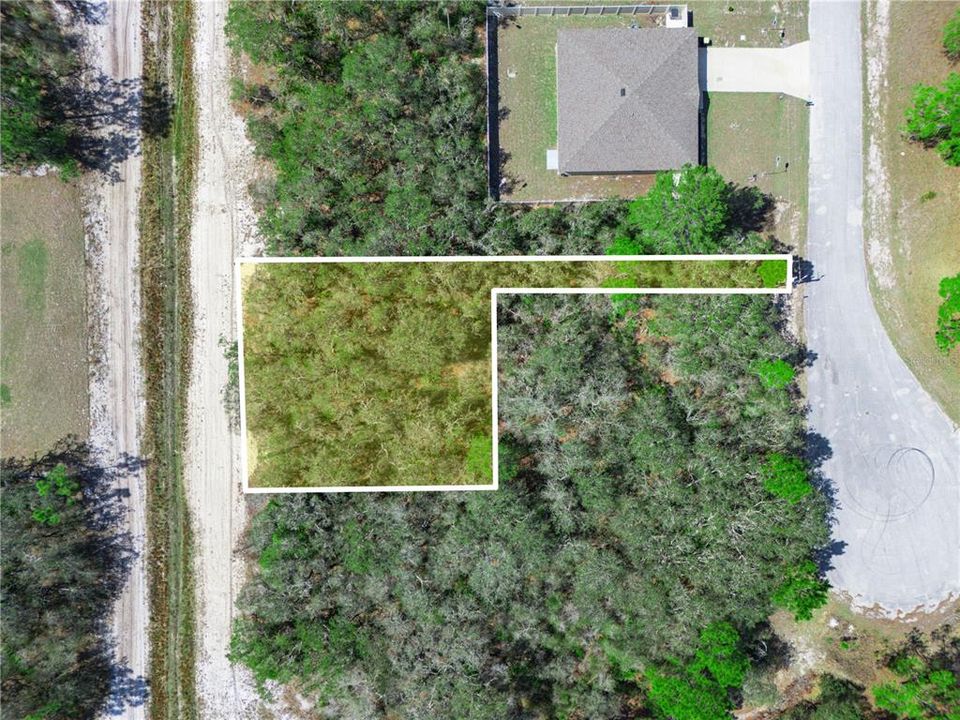 На продажу: $32,000 (0.22 acres)