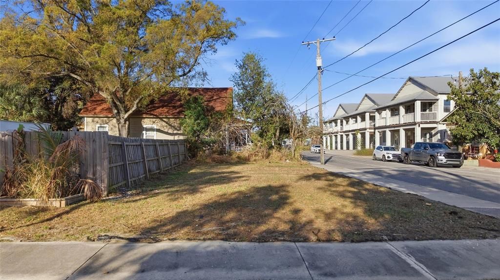 待售: $125,000 (0.05 acres)