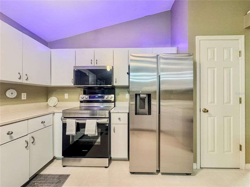 En Venta: $375,000 (4 camas, 3 baños, 1989 Pies cuadrados)