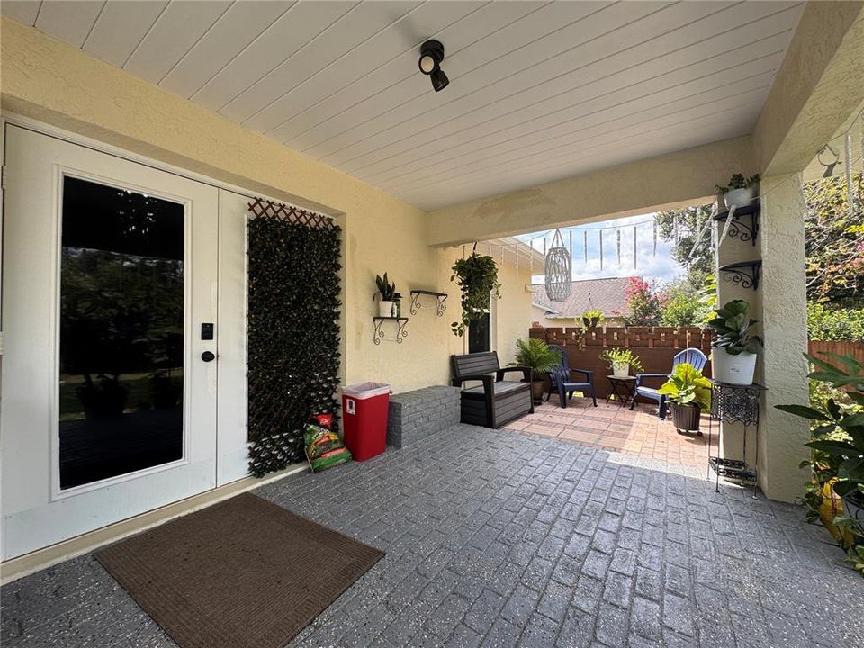En Venta: $375,000 (4 camas, 3 baños, 1989 Pies cuadrados)