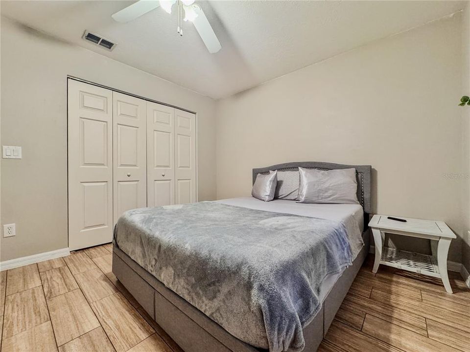 En Venta: $375,000 (4 camas, 3 baños, 1989 Pies cuadrados)