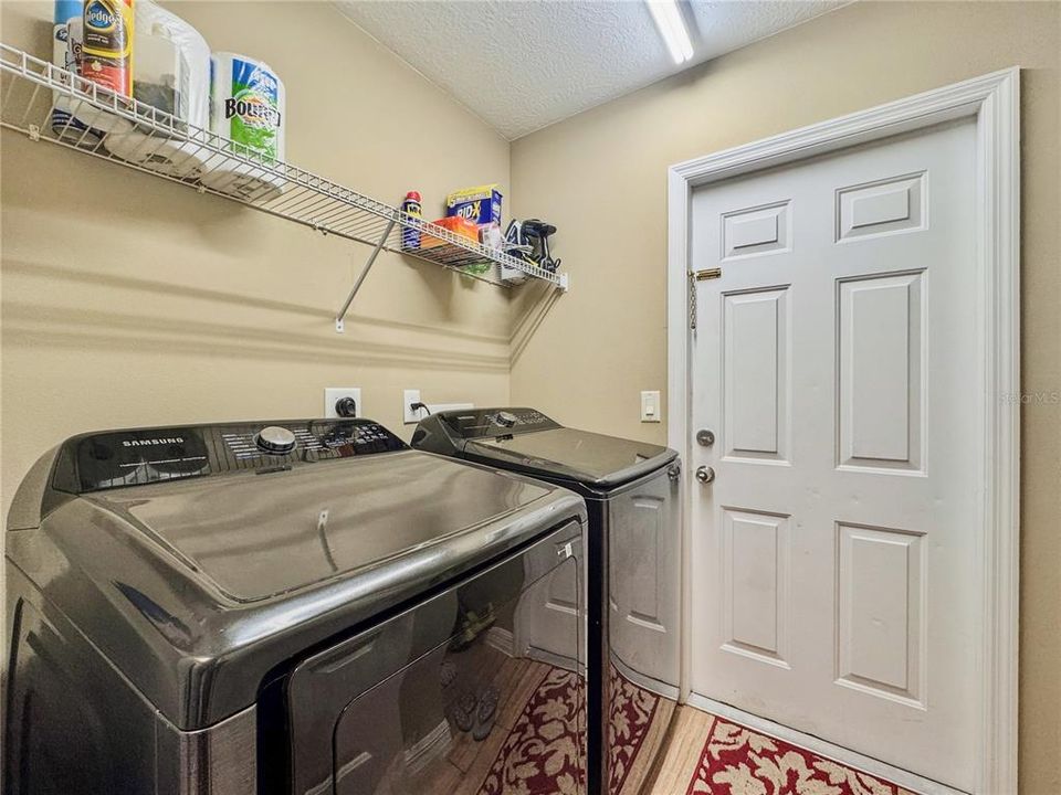 En Venta: $375,000 (4 camas, 3 baños, 1989 Pies cuadrados)