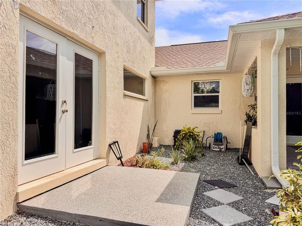 En Venta: $375,000 (4 camas, 3 baños, 1989 Pies cuadrados)