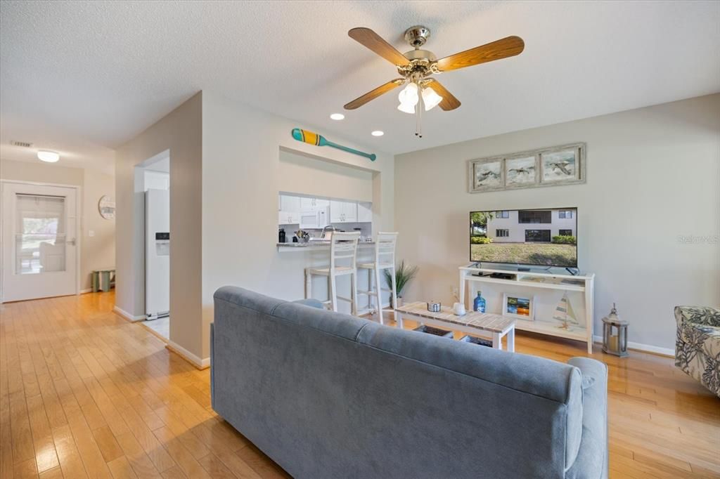For Rent: $2,200 (2 beds, 2 baths, 1012 Square Feet)