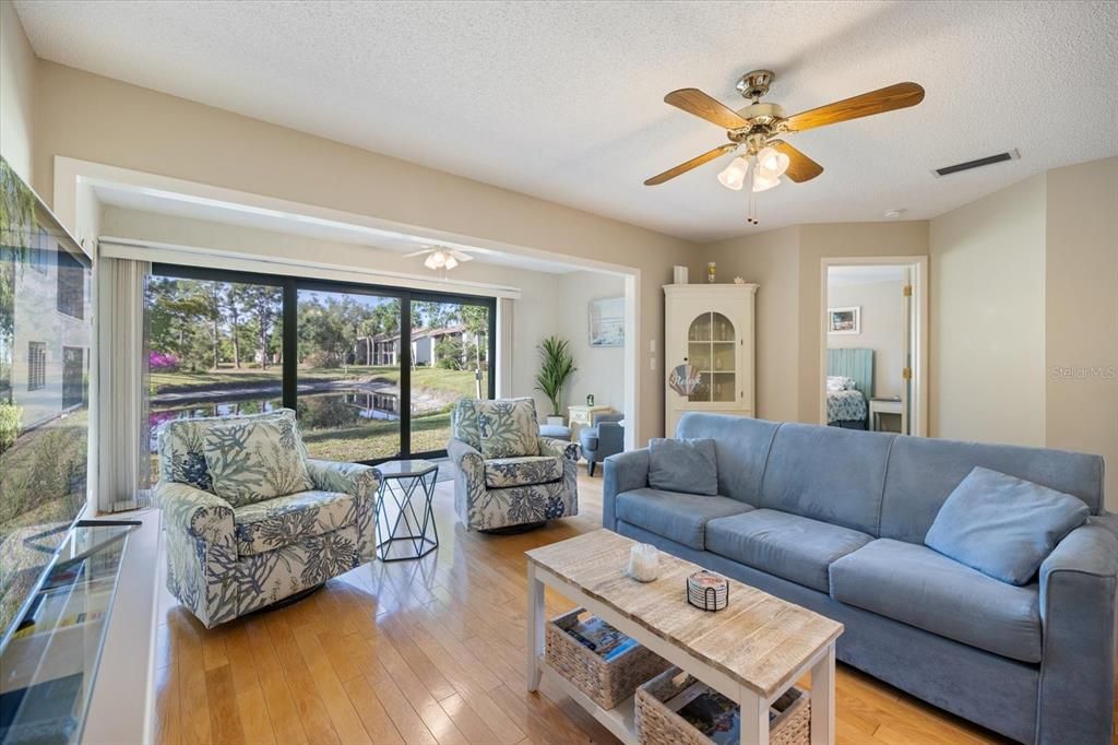 For Rent: $2,200 (2 beds, 2 baths, 1012 Square Feet)