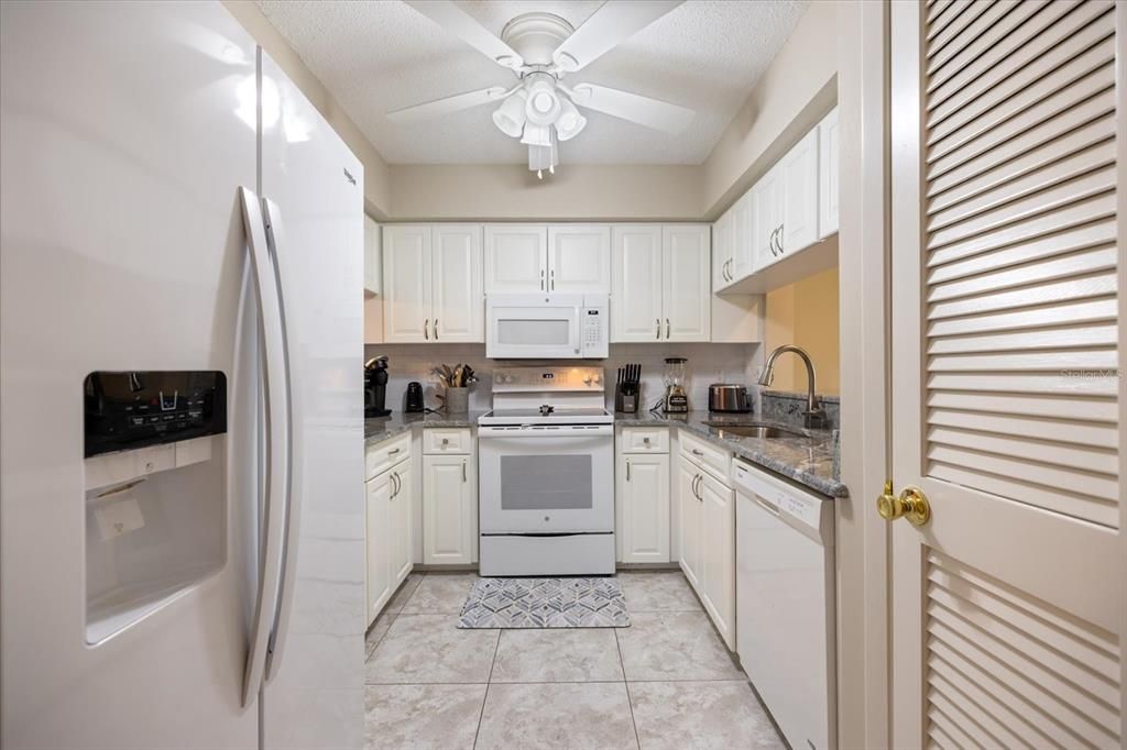 For Rent: $2,200 (2 beds, 2 baths, 1012 Square Feet)