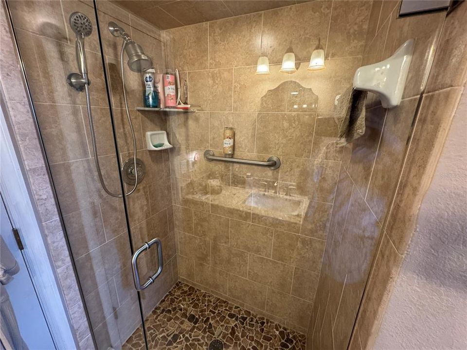 Activo con contrato: $314,900 (3 camas, 2 baños, 1432 Pies cuadrados)