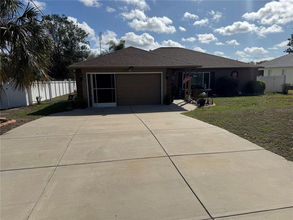 Activo con contrato: $314,900 (3 camas, 2 baños, 1432 Pies cuadrados)