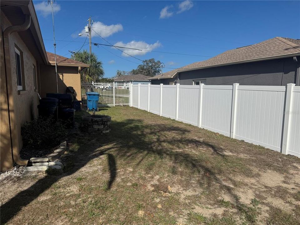 Activo con contrato: $314,900 (3 camas, 2 baños, 1432 Pies cuadrados)