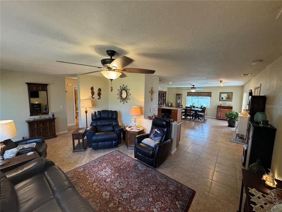 Activo con contrato: $314,900 (3 camas, 2 baños, 1432 Pies cuadrados)