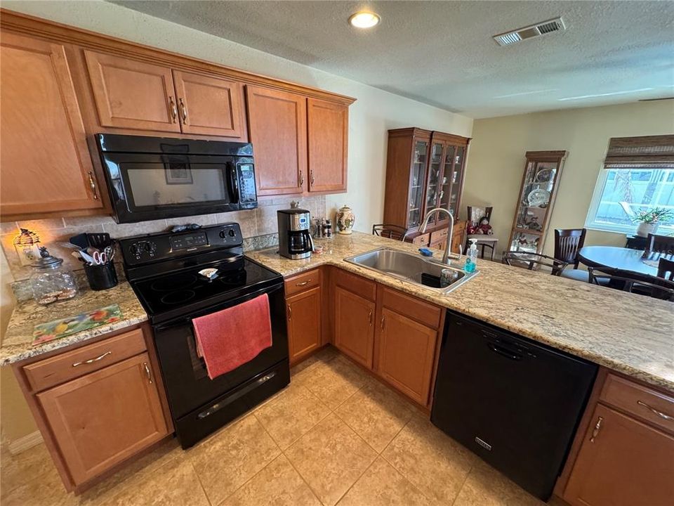 Activo con contrato: $314,900 (3 camas, 2 baños, 1432 Pies cuadrados)