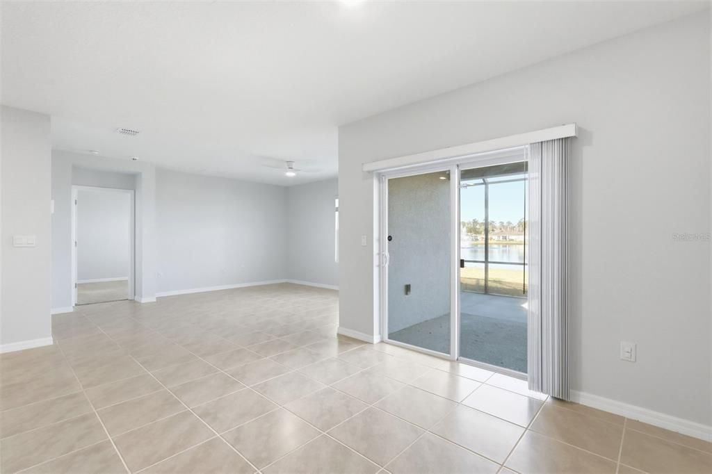 Под контрактом: $389,000 (4 спален, 2 ванн, 1855 Квадратных фут)