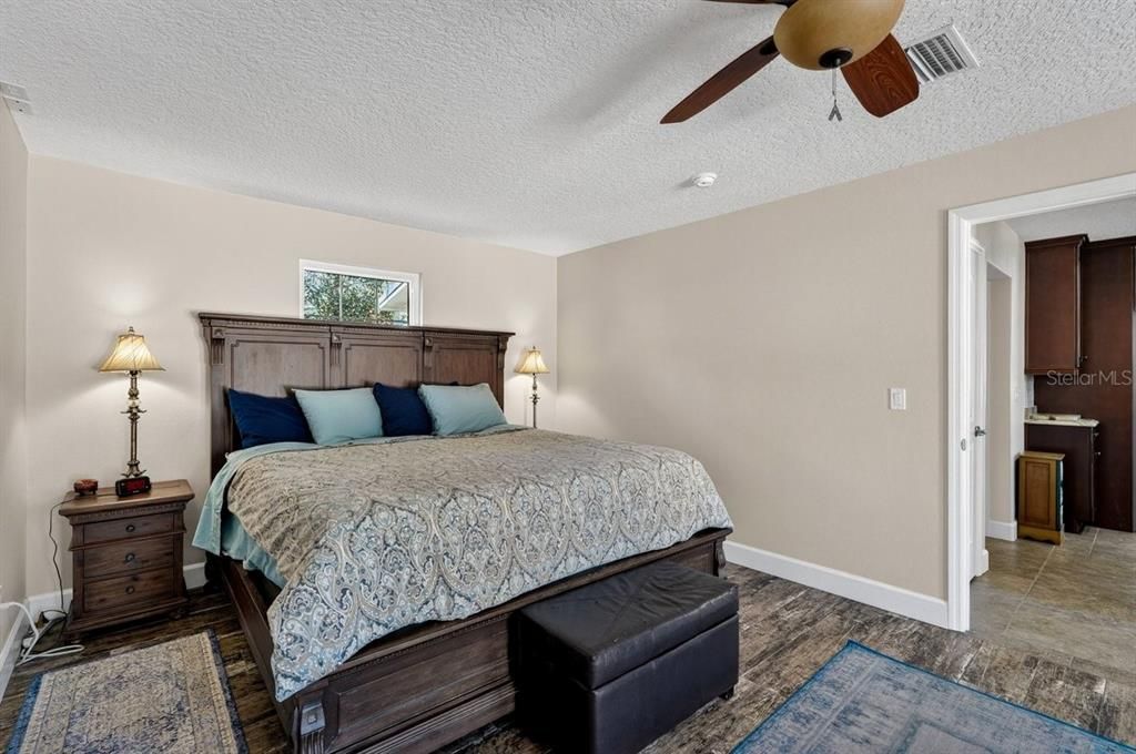 For Sale: $889,900 (4 beds, 4 baths, 2650 Square Feet)