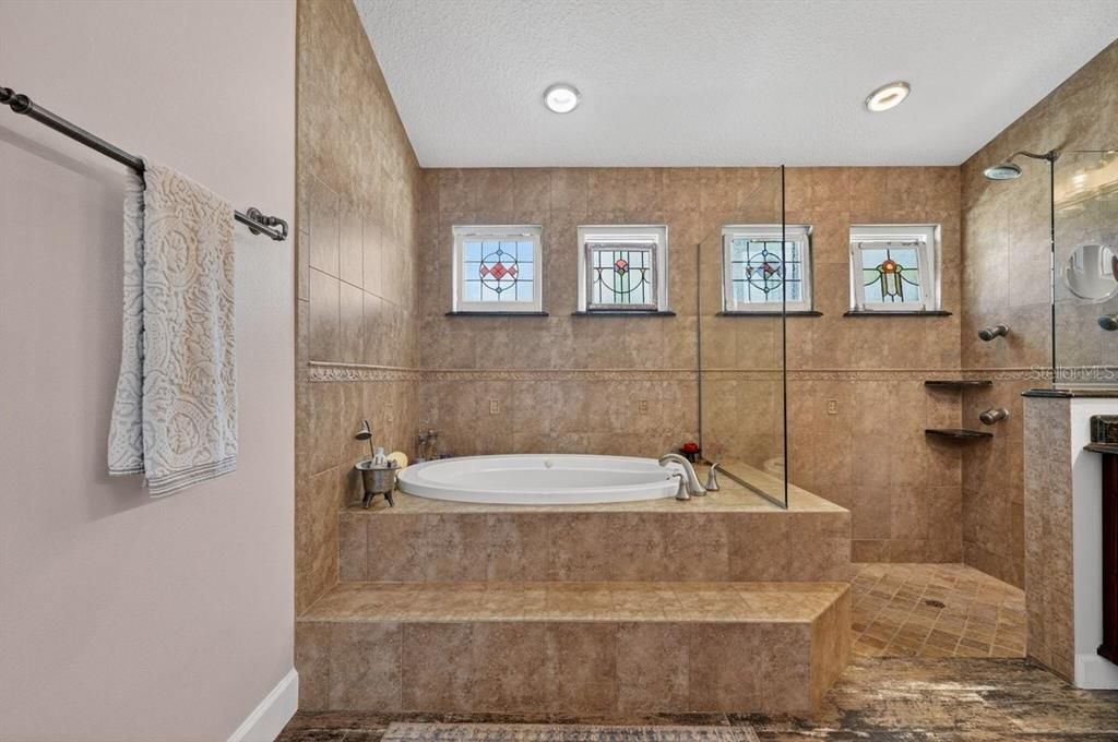 For Sale: $889,900 (4 beds, 4 baths, 2650 Square Feet)