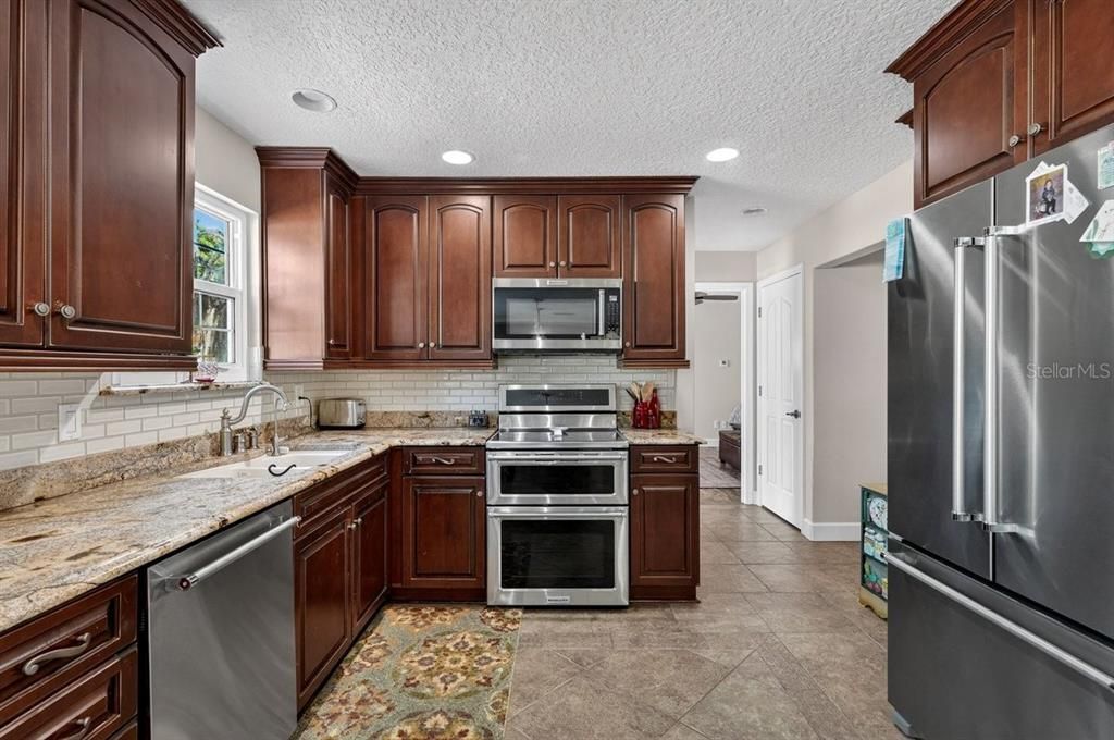 For Sale: $889,900 (4 beds, 4 baths, 2650 Square Feet)
