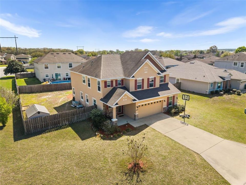Activo con contrato: $449,900 (4 camas, 2 baños, 3350 Pies cuadrados)