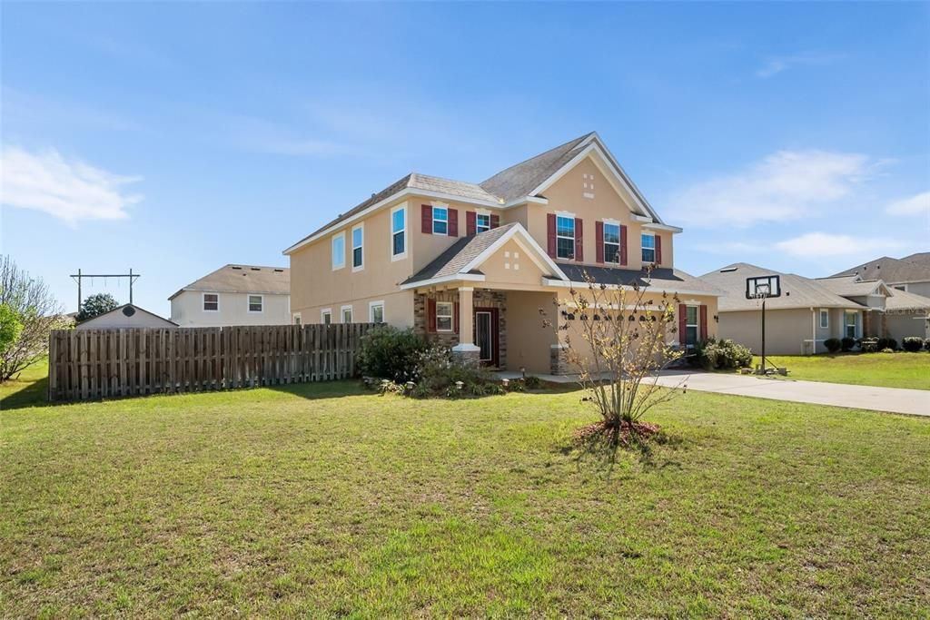 Activo con contrato: $449,900 (4 camas, 2 baños, 3350 Pies cuadrados)
