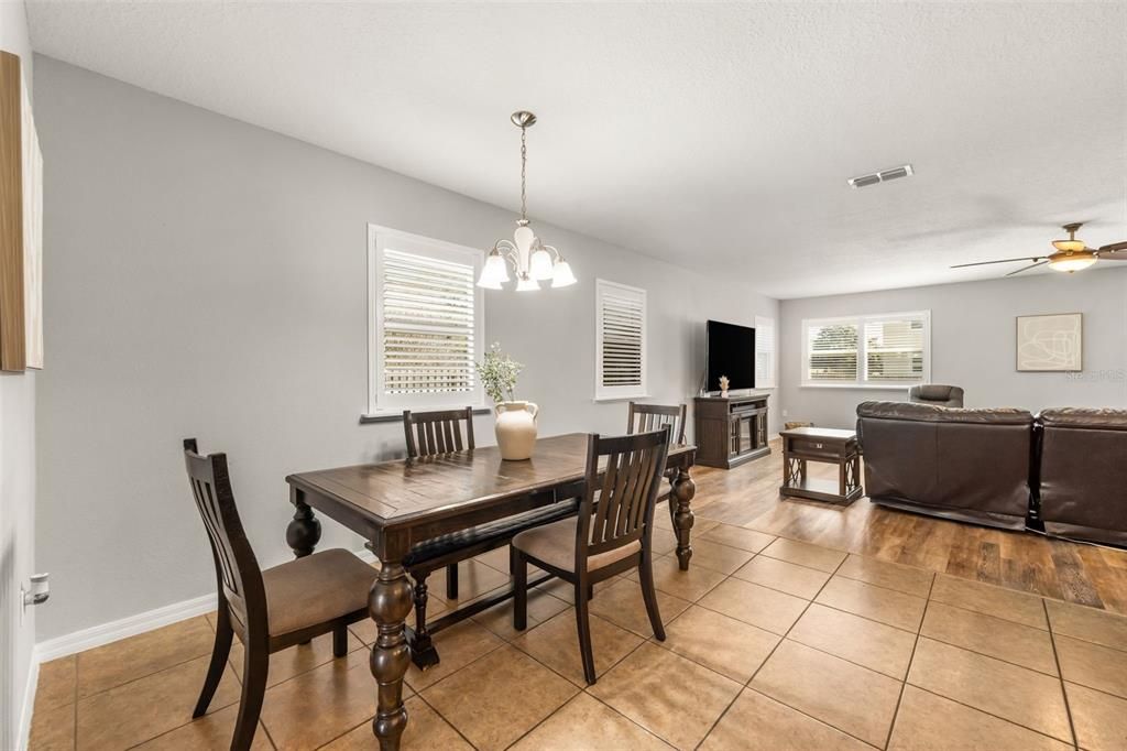 Activo con contrato: $449,900 (4 camas, 2 baños, 3350 Pies cuadrados)