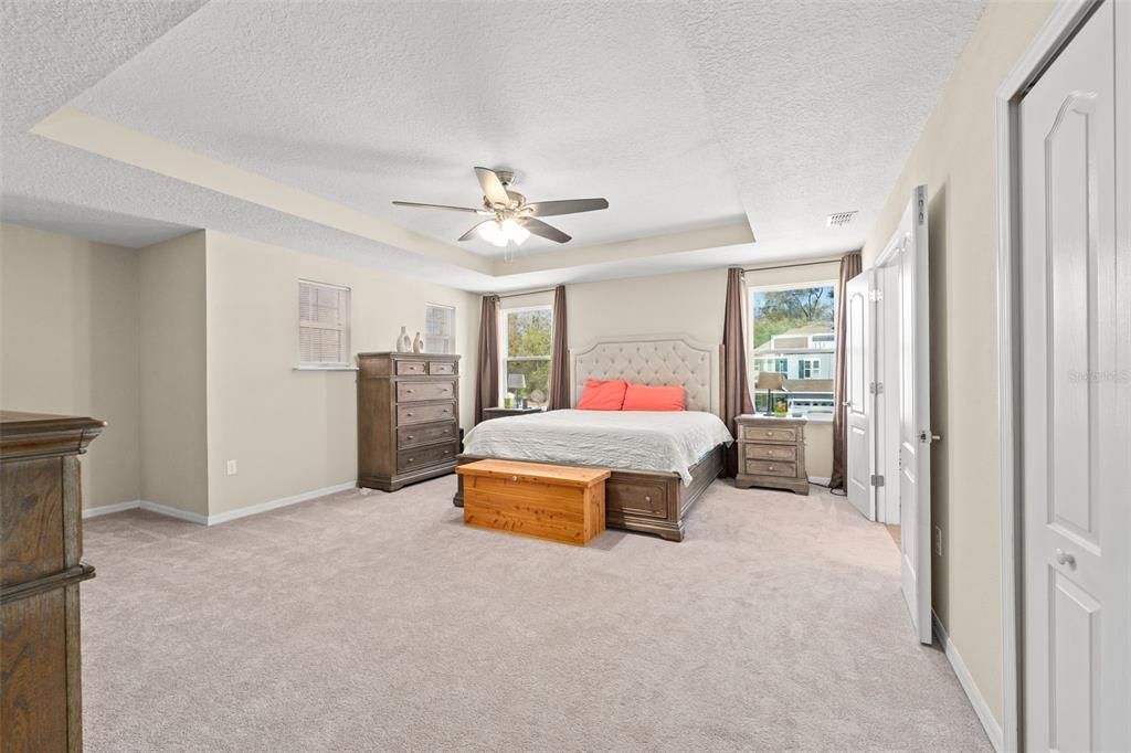 Activo con contrato: $449,900 (4 camas, 2 baños, 3350 Pies cuadrados)