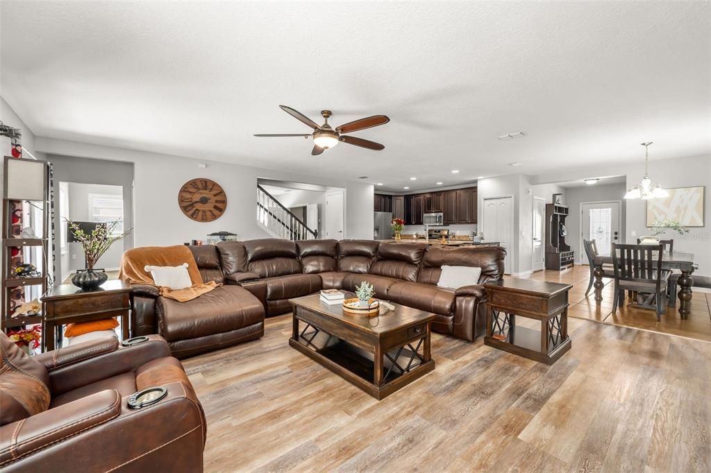 Activo con contrato: $449,900 (4 camas, 2 baños, 3350 Pies cuadrados)