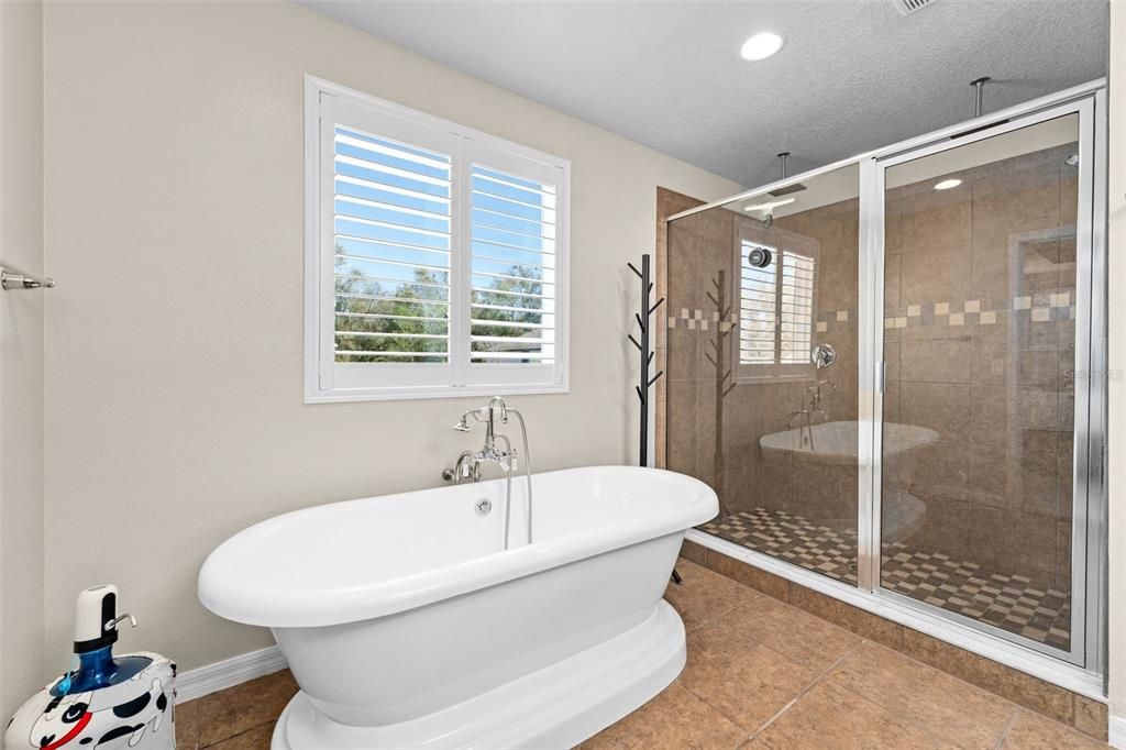 Activo con contrato: $449,900 (4 camas, 2 baños, 3350 Pies cuadrados)