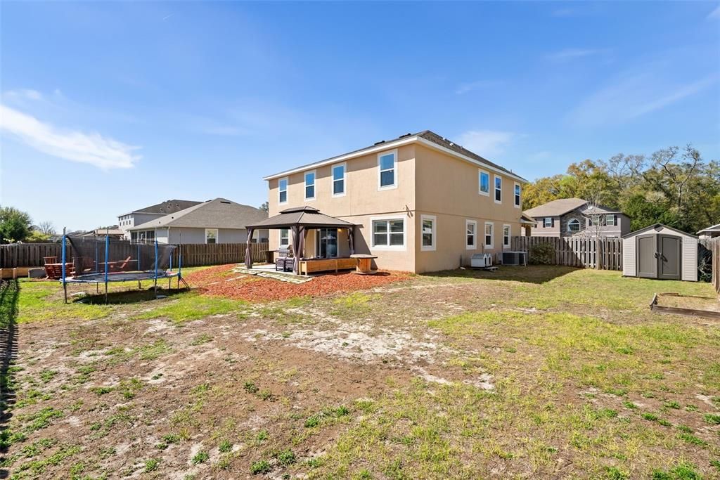 Activo con contrato: $449,900 (4 camas, 2 baños, 3350 Pies cuadrados)