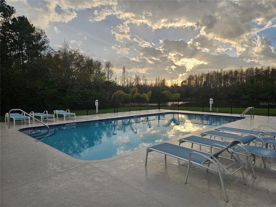 На продажу: $294,900 (2 спален, 2 ванн, 1086 Квадратных фут)