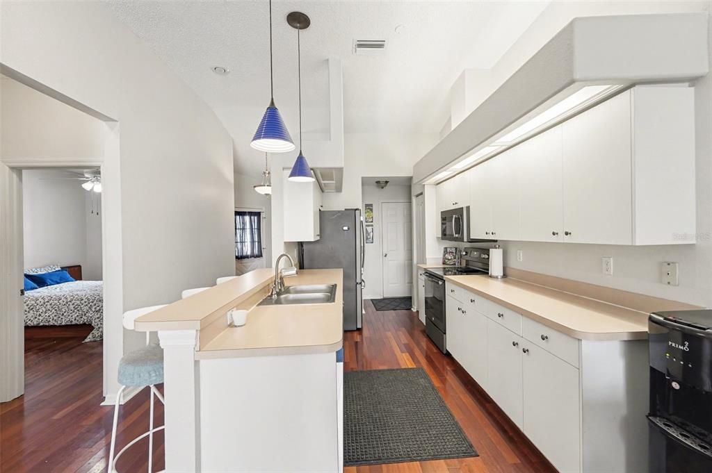 На продажу: $294,900 (2 спален, 2 ванн, 1086 Квадратных фут)