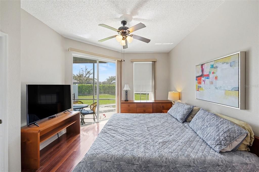 На продажу: $294,900 (2 спален, 2 ванн, 1086 Квадратных фут)