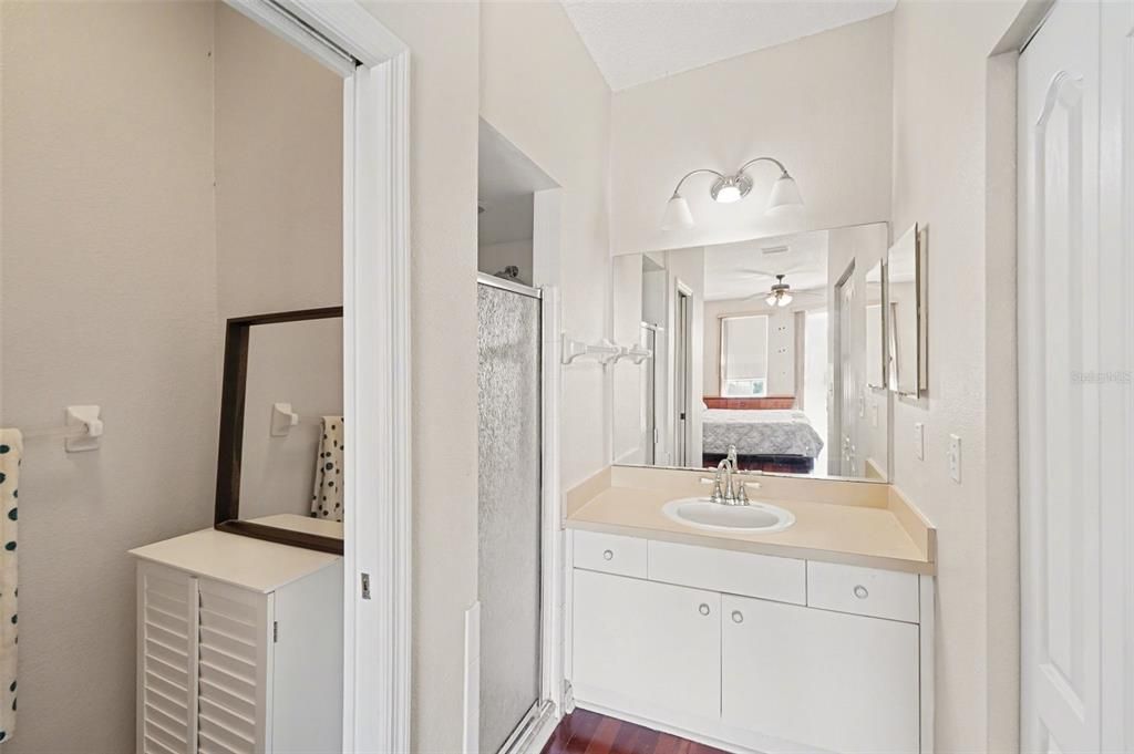 На продажу: $294,900 (2 спален, 2 ванн, 1086 Квадратных фут)