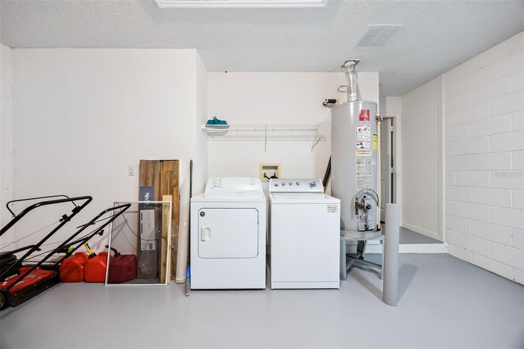 Activo con contrato: $347,500 (3 camas, 2 baños, 1355 Pies cuadrados)
