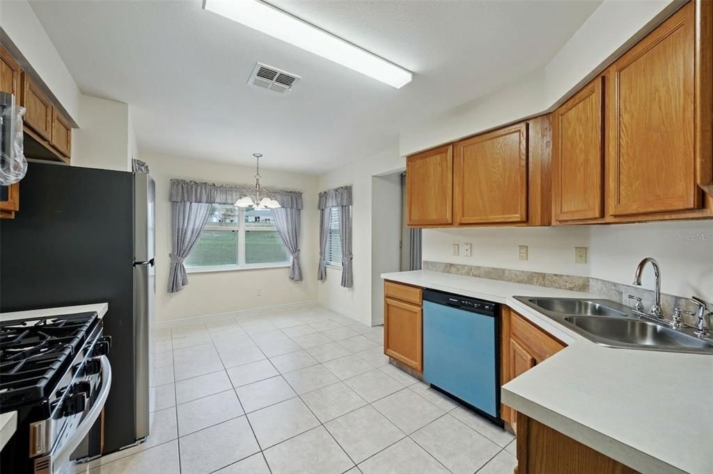 Activo con contrato: $347,500 (3 camas, 2 baños, 1355 Pies cuadrados)