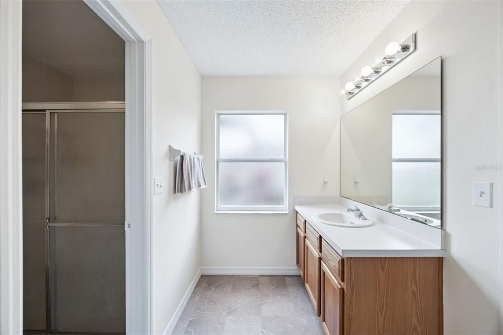 Activo con contrato: $347,500 (3 camas, 2 baños, 1355 Pies cuadrados)